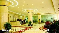 �½��Ѻô�Ƶ꣨��³ľ�룩�������½��Ѻã����ţ��ɷ����޹�˾��λ���½���³ľ���з����ض��Ѻñ�·���ڽ���ͯ��԰�����ʲ������ġ��½�������á��»�����ͼ��ǣ�����λ����Խ��ͬʱȥ����վ��������ͨ��ݡ� �����Ƶ꼯�������ͷ������֡�����������Ϊһ�壬���½��׼�ͨ��IS09000������ϵ��֤�ľƵꡣ�Ⱥ�ɹ��ؽӴ�����ʮ����Ǣ���ý���ȹ���������ţ����ҵر�������������ѡΪ����ѷ���λ���ƺš� �����Ƶ�ӵ�к�����׼�䡢�������䡢�����׼�䡢�����׼�ȶ��ַ��͹�����ѡ�񣬷�����ʩ�Ƚ�������յ�������ֱ���绰���������硢��ȫ�����ʩ����������������ȫ��ͬʱ���ж�������������ң����������������ε�����֮ѡ�� �����Ƶ꿪ҵʱ��1998��10��28�գ��½�װ��ʱ��2007��4�£�¥��19�㣬�ͷ�����293�䣨�ף�����ʩ�����
������ʩ	��¥�в��������ˡ����ˡ�����ˣ�����¥����������½��ˡ����ˡ����ˡ�����ˣ�����¥���������������㡢ɳ�ɡ���衢�տ���
��������	KTV
���ÿ�	Visacard,ĵ����,���뿨,���ǿ�,����,̫ƽ��,���´￨,��ͨ��,������,JCBcard
������ʩ	����7¥���ͻ����ҡ�9¥�����ҡ�3¥�����ң�����20-150�˲��ȡ�
�Ƶ��ر���ʾ
�����Ѱ����Ƶ����ѣ��������Ƶ��������á�˰�ռ����˶���Ҫ��ķ��á�
��ͨ���Ƶ����סʱ��Ϊ14��00�����ʱ��Ϊ����12��00������ǰ��ס���Ƴ���꣬�����������һ�����á�