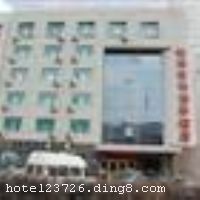 ��³ľ����������Ƶ�Ϊһ�Ҽ�ס�ޡ�����С�ԡ����ơ���ԡ���������ġ�������ƱΪһ��������;Ƶꡣ�Ƶ�λ����³ľ��Ǯ����·435�ţ����ڻ���վ����ó�ǡ�С��Ʒ�����ǡ���һ�ǹ�ҹ�С���ǰ��2·��52·��905·��8·��51·��10·�ȹ�����������5���ӿɵ���վ��51·��ֱ����³ľ����ʻ�������ǰ���д���ͣ��������ͨ������ �����Ƶ꾭Ӫ���4000��ƽ���ף��������㣬����һ�㣬���п��õ��ݣ��ͷ���Ϊ�����׼�䡢��ͨ��׼�䡢�����׼䡢�����׼䡢���˱�׼�䣬ÿ��ͷ�������Һ�����ӡ������ӿڣ�24Сʱ��Ӧ��ˮ���ṩ�������񡣵���һ��Ϊ�������ģ��������ơ���Ħ��������;�з������飬����ƣ�͵Ĳ���ѡ�񡣾Ƶ���������ȼ١��������е��������֮���� �����Ƶ꿪ҵʱ��2010��04��01�գ���¥��6�㣬�ͷ�����69�䣨�ף��� ����ܰ��ʾ���˾Ƶ겻�ܽӴ��������ʩ�����
������ʩ	�в�������������150�ˣ��Լҳ��ˡ��桢Ϊ���� ���ðɣ���������100�ˡ�
��������	�����齫��ɣ�ð�Ħ����ԡ
���ÿ�	ĵ����,���뿨,���ǿ�,����,̫ƽ��,������
�Ƶ��ر���ʾ
�����Ѱ����Ƶ����ѣ��������Ƶ��������á�˰�ռ����˶���Ҫ��ķ��á�
��ͨ���Ƶ����סʱ��Ϊ14��00�����ʱ��Ϊ����12��00������ǰ��ס���Ƴ���꣬�����������һ�����á�