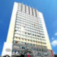 ������«�ϾƵ��Ǽ���Ʒ��ɫ�Ƶꡢ������ɫ������������ɫ�����Ϊһ����ۺ������νӴ����ġ��Ƶ�λ�ڹ����б�ɽ��·����ҹ�ˮ������ѧУ�ſڣ������������������Լ11�����������Լ1�������λ����Խ����ͨʮ�ֱ������Ƶ갴���Ǽ���׼���죬��ܰ���ʣ��������ߣ����ڵ绰���۸�ʵ�ݡ�ͬʱ�Ƶ����д��С�С�ͻ����ң���ʩ�����������ٿ����ֻ��顣��ס��«�Ͼ�Ʒ��ɫ�Ƶ꣬�ñ���������ݶ��ط��飡 �����Ƶ꿪ҵʱ��2009��10��1�գ�¥��22�㣬�ͷ�����138�䣨�ף�����ʩ�����
������ʩ	ǭ��ʮ��Է����¥������ͬʱ����300�˾Ͳͣ�������¥��«��СԺ���и��ྫƷ������Ũ��ǭ�˾�������Ӫ��ɫ��ζ�硢��Ʒǭ���硢�ҳ���ɫ�硣
��������	�����齫��
���ÿ�	Visacard,ĵ����,���뿨,���ǿ�,����,̫ƽ��,������,���´￨,��ͨ��,������,JCBcard
������ʩ	�Ƶ�����Ҿ��ṩͶӰ��ֽ�ʡ���ˮ�Ȼ�����Ʒ�� ������һ�Ż᳡��300ƽ�ף�����ʽ�ɽ������260�˻��飻 �����ö��Ż᳡��50ƽ�ף��ɽ���30-35�˵Ķ��»��ͻ��飻 ���������Ż᳡��95ƽ�ף�����ʽ�ɽ������60�˵Ļ��顣
�Ƶ��ر���ʾ
�����Ѱ����Ƶ����ѣ��������Ƶ��������á�˰�ռ����˶���Ҫ��ķ��á�
��ͨ���Ƶ����סʱ��Ϊ14��00�����ʱ��Ϊ����12��00������ǰ��ס���Ƴ���꣬�����������һ�����á�