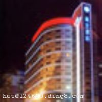 Ȫ�ݺ��վƵ������Ǽ����������ܾƵ꣬�����ڹų���������·�Σ�����Ȫ������������ģ����վ����ɽ·��ҵ���ʮ�������ҳ��̣���ͨ�������������š� �����Ƶ���16����¥��4��ȹ¥��ɣ�ӵ��180�����ܻ��ĸ�������ͷ������пͷ������й��ʳ̿ص绰�����������ӿڡ�ң�ص��ӡ���·��Ӱ������Ƶ����С�ưɺ����ڱ��չ�ȡ� �����Ƶ���С���������Ƶ��ţ������ûʣ�������������罻�ۻ������֮�ء����ܻ��Ķ๦�����͹��ʻ��������ʺ��ھٰ���ҵ���������ͻ��顢���ֻᡢ��β�ƻ��չ����ȡ��豸�Ƚ��Ľ���������ǿ������ĺ�ȥ������ʶ��˵�������Ŀ������Ͼʱ��õ���������ɡ�����������С��������ε�����֮ѡ�� �����Ƶ꿪ҵʱ��2000��1�£��½�װ��ʱ��2005�꣬����װ�ޣ���¥��16�㣬�ͷ�����180�䣨�ף�����ʩ�����
������ʩ	�в��������������ư�
��������	������
���ÿ�	Visacard,ĵ����,���뿨,���ǿ�,����,̫ƽ��,������,���´￨,��ͨ��,������,JCBcard
������ʩ	���ܻ��Ķ๦�����͹��ʻ��������ʺ��ھٰ���ҵ���������ͻ��顢���ֻᡢ��β�ƻ��չ�����
�Ƶ��ر���ʾ
�����Ѱ����Ƶ����ѣ��������Ƶ��������á�˰�ռ����˶���Ҫ��ķ��á�
��ͨ���Ƶ����סʱ��Ϊ14��00�����ʱ��Ϊ����12��00������ǰ��ס���Ƴ���꣬�����������һ�����á�