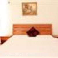 �������ι�Ԣʽ�Ƶ������׷���ĸߵ��Ĺ�Ԣ�;Ƶ꣬�����ڹų����������¥�͹�¥֮��ĺ긮�λݹ㳡C��������λ����Խ����Ԣ���ṩ24Сʱ��ˮ��ԡ�����������䣬����װ����Ȼ���Լ�24Сʱ����������ͣ����������ʩ�豸�Ƚ�����������д�⡣�Ƶ�ӵ�и������͵Ŀͷ����׷����Ƚ���������ʩ��רҵ�ķ�����΢���������ķ����ǿ���������С��������е�����֮ѡ�� �����Ƶ꿪ҵʱ��2010��01��01�գ��½�װ��ʱ��2010��03��01�գ���¥��16�㣬�ͷ�����20�䣨�ף��� ����ܰ��ʾ�� 1���˾Ƶ겻�ܽӴ������ 2�������ڲ�����ѣ����1Ԫ/�ȡ���ʩ�����
�Ƶ��ر���ʾ
�����Ѱ����Ƶ����ѣ��������Ƶ��������á�˰�ռ����˶���Ҫ��ķ��á�
��ͨ���Ƶ����סʱ��Ϊ14��00�����ʱ��Ϊ����12��00������ǰ��ס���Ƴ���꣬�����������һ�����á�