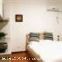 �������ƾӾ�Ʒ�Ƶ�����Ժ��������ͺ����������������õ꣬�����Գ�֮Ϊ����ĵ��Ĵ����������ᡣ��ջ����ӵ���Ƚ��Ŀͷ���ʩͬʱ�־��п�ջ����ɫ���ҵ���ܰ�������ƿ�ջλ�������ģ��������ξ������ʤ�ż�����֮ң����ջ���һ�ӭ���ĵ����� �����Ƶ꿪ҵʱ��2011��11��01�գ���¥��4�㣬�ͷ�����20�䣨�ף��� ����ܰ��ʾ�� 1���Ƶ겻��ˢ���� 2���Ƶ겻�ṩϴ����Ʒ�� 3���Ƶ���ͣ��������ʩ�����
������ʩ	jamaicablue����ɫ�����ѣ����ṩƷ��׿Խ�Ŀ��Ⱥ���ʽ��͡�
�Ƶ��ر���ʾ
�����Ѱ����Ƶ����ѣ��������Ƶ��������á�˰�ռ����˶���Ҫ��ķ��á�
��ͨ���Ƶ����סʱ��Ϊ14��00�����ʱ��Ϊ����12��00������ǰ��ס���Ƴ���꣬�����������һ�����á�