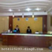 ���������ݣ������꣩λ�ڷ��������ģ����������ֺ���ҵ����������еĵط���KTV��RTV�ưɵȴ��͹����̳��ȱȽ��ǣ���ͨ����������λ����Խ���ҾƵ��ṩͣ������ �����Ƶ꿪ҵʱ��2006��6��11�գ�2009��11��12�վֲ�װ�ޣ���������4-5�㣬�ͷ�����70�䣨�ף�����ʩ�����
���ÿ�	ĵ����,���뿨,���ǿ�,����,̫ƽ��,������
�Ƶ��ر���ʾ
�����Ѱ����Ƶ����ѣ��������Ƶ��������á�˰�ռ����˶���Ҫ��ķ��á�
��ͨ���Ƶ����סʱ��Ϊ14��00�����ʱ��Ϊ����12��00������ǰ��ס���Ƴ���꣬�����������һ�����á�