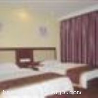 ������ͥ�Ƶ꣨���ֵ꣩��һ�Һ��������������Ƶ꣬λ�ڼ�����������Ȧ���ش�̨��Ͷ����������ش�������5���Ӽ��ɵ��ﻷ�����š��񾲵��ն���԰������������԰��԰Ҳ��5���ӵĳ����ڣ��ܱ߸����˿ϵ»��ȸ�ʽ������������������ȫ�������̳��������μ���̨�Ļ������ı�־�Գ����� �����Ƶ꿪ҵʱ��1997��9��1�գ��½�װ��ʱ��2011��10��1�գ� �ֲ�װ�ޣ��ڲ���Ʒȫ����������ǽ��ȫ��װ�ޣ�����¥��7�㣬�ͷ�����63�䣨�ף��� ����ܰ��ʾ��:�Ƶ��������ÿ��ҹ����4��������������ʩ�����
������ʩ	�в�������Ӫ�ṩ�����ˣ��ӣ����ϲˣ��棩��
���ÿ�	ĵ����,���뿨,���ǿ�,����,̫ƽ��,������
�Ƶ��ر���ʾ
�����Ѱ����Ƶ����ѣ��������Ƶ��������á�˰�ռ����˶���Ҫ��ķ��á�
��ͨ���Ƶ����סʱ��Ϊ14��00�����ʱ��Ϊ����12��00������ǰ��ס���Ƴ���꣬�����������һ�����á�