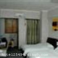 ����������չ�Ԣ�Ƶ꣬����������Ƶ�������޹�˾Ͷ���˽��ģ���Ԣλ�������б���ּ��չ��ʹ�Ԣ3�㣬��������־�Խ�����¥200�ף���ط�С�Խ�100�ף���������վ500�ף����������ʻ���40���ӳ��̣���Ԣ��ǰ��ͨ�������д�����������ܽ��԰����¥����¥��С���������ֵ�30����������·�� ������Ԣӵ������˫�˼䡢��ܰ�󴲼䡢��г��ͥ���˷��ȸ��෿�͡������䱸������䡢��̺��26��Һ�����ӡ�ʱ�е�����������ɳ�����輸���ط��ȼ��յ������������䡢������տռ估��ߣ������Լ�Լ���졢����ľ�ס�ռ�Ϊ��Ӫ����ܰ�����ʵľ�ס����������ʽ�����䱸�緹�ҡ���⿹�����������Ͼ֮�������������ζ���ȣ���ѿ������롢24Сʱ��ˮ������ͣ������ȫ������ҵ�뱣����ʱΪ���ṩ���񡢳�����ξ�ס�Ͷ�����ס�İ�ȫ����������ʡ� �����Ƶ꿪ҵʱ��2010��03��01�գ��½�װ��ʱ��2010��04��01�գ�λ�ڼ��չ��ʹ�Ԣ3-15�㣬�ͷ�����56�䣨�ף��� ����ܰ��ʾ���˾Ƶ겻�ܽӴ��������ʩ�����
���ÿ�	ĵ����,���뿨,���ǿ�,����,̫ƽ��,������
�Ƶ��ر���ʾ
�����Ѱ����Ƶ����ѣ��������Ƶ��������á�˰�ռ����˶���Ҫ��ķ��á�
��ͨ���Ƶ����סʱ��Ϊ14��00�����ʱ��Ϊ����12��00������ǰ��ס���Ƴ���꣬�����������һ�����á�