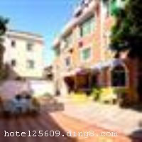 �������纣��ջλ�����������Ļ���·������󺣽�һ·֮�������Ȱ���վ�����ſڣ����ж���������·����ջ�ܱ߾����ڶ࣬���Ŵ�ѧ�������ӡ�����ɽ��̨�������졢ֲ��԰�� ������ջ��ʩһӦ��ȫ��װ�޷��Ʒλ���أ����ṩ������������ѵ��ԡ���ӡ������;�������ɨ���ǡ��տ��ɶԡ�����ͥԺ���Ǳ������С��ȼ�����֮ѡ�� ������ջ��ҵʱ��2007��12�£��½�װ��ʱ��2010��9�£�¥��4�㣬�ͷ�����30�䣨�ף��� ����ܰ��ʾ���� 1.��ջ�������ÿ��ҹ����4������������ 2.�˿�ջ����ˢ������ʩ�����
������ʩ	��������
������ʩ	�޻�����
�Ƶ��ر���ʾ
�����Ѱ����Ƶ����ѣ��������Ƶ��������á�˰�ռ����˶���Ҫ��ķ��á�
��ͨ���Ƶ����סʱ��Ϊ14��00�����ʱ��Ϊ����12��00������ǰ��ס���Ƴ���꣬�����������һ�����á�