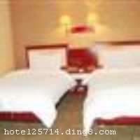 �������������ʡ������ֱ��ʡ��óʵҵ��˾�ľ�Ӫʵ�壬λ������������������·37�ţ������ʮ�������ǡ�������԰б���棩�����ӹ�¥1������վ1.5������������ʻ���40����������ţ���ͨ��������ȫ���ʡ�����ӵ�б�׼�䡢����䡢���˼䡢���˼�ȹ�65�䣬��ӵ�ж๦�ܻ����ҡ��������ڲ������������ͣ��������ʩ�� �����Ƶ꿪ҵʱ��2003��03��01�գ��½�װ��ʱ��2011��01��01�գ���¥��9�㣬��¥��3�㣬�ͷ�����64�䣨�ף�����ʩ�����
������ʩ	�в�������������60�ˣ��Դ���Ϊ����
���ÿ�	ĵ����,���뿨,���ǿ�,����,̫ƽ��,������,���´￨,��ͨ��,������
������ʩ	�����ң�������60�ˡ�
�Ƶ��ر���ʾ
�����Ѱ����Ƶ����ѣ��������Ƶ��������á�˰�ռ����˶���Ҫ��ķ��á�
��ͨ���Ƶ����סʱ��Ϊ14��00�����ʱ��Ϊ����12��00������ǰ��ס���Ƴ���꣬�����������һ�����á�