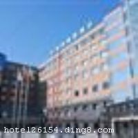 �Ӱ�ʥ�����ʾƵ��Ǽ��ͷ�������������Ϊһ������Ǽ���ɫ��������Ƶ꣬����λ����Խ����ɽ��ˮ����ͨ�����������ݡ���������յ�������۹���ݣ�ӵ�и�����ܰ�ͷ�160�䡣������260�˵Ķ๦�����ʹ��С�С��ý������ң���ס��������Ǣ̸�����ŷ�������Ʒ�ƹ�����������ɹ����������ŵ����������������24����������ͬʱ����600�˾Ͳ͡���ɫ���Ѻá����ʡ��ྻ����ݡ���ȫ�����ǵ������ʩ�����
��������	�����齫��ɣ�ð�Ħ������OK��
���ÿ�	Visacard,ĵ����,���뿨,���ǿ�,����,̫ƽ��
������ʩ	������ң��������� ������70�����ң��ṩ���졢ͶӰ �л����ң��������� ������30�����ң��ṩ���졢ͶӰ С������ ������20������
�Ƶ��ر���ʾ
�����Ѱ����Ƶ����ѣ��������Ƶ��������á�˰�ռ����˶���Ҫ��ķ��á�
��ͨ���Ƶ����סʱ��Ϊ14��00�����ʱ��Ϊ����12��00������ǰ��ס���Ƴ���꣬�����������һ�����á�