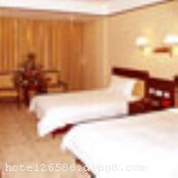 �����Դ�������������Դ��ó���޹�˾���Ǽ�ס�ޡ�����������Ϊһ������Ǽ��Ƶ꣬��������������ָ��������������鶨����ݡ��������8000ƽ���ס�����ӵ��װ�κ������׷�����׼�䡢���˼䡢��ͨ���ȸ���ͷ����๦�ܻ�����2����������ɣ�ɵ�������ʩ��ȫ�����е�Ժ��ͣ��������ȫ�ɿ��� ��������λ��������������ԣ������Ź㳡�����ǣ������ھ��ظ��ٹ�·�����������̳ǡ��»��ٻ���������ҵ�����������»��֡����ݵ���λ����Խ����ͨ���������﷽�㣻��������ȡ������߷�����������ε�����ס���� �������ݿ�ҵʱ��1999��3��26�գ��½�װ��ʱ��2006��10�£�¥��5�㣬�ͷ�����128�䣨�ף�����ʩ�����
������ʩ	�Դ���ݲ�����������¥�����ṩ��ʽ������͡��вͣ���¥���价�����ţ��нӸ�����ϯ�����缰���鶩�͡�
��������	�����齫��
���ÿ�	ĵ����,���뿨,���ǿ�,����,̫ƽ��,������
������ʩ	��¥�����ң�������Լ200�ˣ��ṩͶӰ���죻 ��¥�����ң�������Լ100�ˣ��ṩͶӰ���졣
�Ƶ��ر���ʾ
�����Ѱ����Ƶ����ѣ��������Ƶ��������á�˰�ռ����˶���Ҫ��ķ��á�
��ͨ���Ƶ����סʱ��Ϊ14��00�����ʱ��Ϊ����12��00������ǰ��ס���Ƴ���꣬�����������һ�����á�