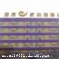 �ſ�e�ҿ�������Ƶ꣨��ͷ�������꣩��λ�ڲ�ͷ�����ɵ�����ԣ����·��ҵ������168�ţ����ڿ�������ί�ᣬ�ྩ�����ٽ�4.5���ﳵ�̣����ڲ�ͷ�д��͹���㳡�����ã��಴ͷ�����ĺ���·�����г�Լ3���λ����Խ���Ƶ꽻ͨ��������ͷ��������Ҫ��ͨ����ͣ���ھƵ��ſڣ�����ǰ����ͷ��վ������վ�� �����Ƶ�ӵ�и߼��󴲼䡢�����䣬�����в�����������������ġ����ʵ�˯������Լ�ִ��ļҾߣ�Ӫ���ɿڵ�������ͣ�ȫ����ˮ��ԡ���յ������ӡ��绰��24Сʱ������ѿ�����������ʩ��ȫ�����м��˰�����ķ����ñ���ӵ��һ���ɾ�����ܰ��ס�޻���������ÿһ�������ó̡� �����Ƶ꿪ҵʱ��2009��11��29�գ�¥��5�㣬�ͷ�����68�䣨�ף�����ʩ�����
������ʩ	�������ֻ��Ӧ������͡�
��������	��
���ÿ�	ĵ����,���뿨,���ǿ�,����,̫ƽ��
������ʩ	��
�Ƶ��ر���ʾ
�����Ѱ����Ƶ����ѣ��������Ƶ��������á�˰�ռ����˶���Ҫ��ķ��á�
��ͨ���Ƶ����סʱ��Ϊ14��00�����ʱ��Ϊ����12��00������ǰ��ס���Ƴ���꣬�����������һ�����á�