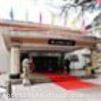 ��ɽʨ�ִ�Ƶ�λ�ڷ羰�����Ļ�ɽ��������������ʨ�ӷ壬����1630�ס����ܻ�ɽ�����������������ճ���ĺ����ϼ��ʼ�ŷ塢�α����������ӹۺ�������̨��ʮ���޺����Ϻ�������ʯ�����������ʤ��������ߡ��Ƶ������¥�����������������֣���¥��ʩ��ȫ���׷�����׼�䡢�󴲼�ɹ�ѡ�񣬿ͷ��ڱ�·���ӡ�����յ����̿ص绰���Զ��������������ִ���ʩһӦ��ȫ�����д�ͳ���������������������������������������͸�ʽ�������ȣ������������Ļղˡ�����ˡ����ˡ���ɽ�ط���ζ�˺͸����տ����ʺ���������ͬ��ζ�ı��͡������ҡ��������ưɡ����ݡ�ɣ�����֡���Ʒ�����������ĵȷ�����ʩ�ͷ�����ĿҲһӦ��ȫ������Ҫ���ÿ�����ͨ�á�ҹ��ʨ�֣�������ζ���ȣ�Ʒ����ɽë���ͬʱ��һ�������Ѿ��������⾳����Ȥ�� �������������ش�ʨ�ӷ壬����1640�ף�λ�������֣�Լ�������ʮ�꣩��ַ����ӵɽ�֣��Ϸ���ˮ�������и��ء�1993��ʼ������һ�׵Ŀͷ�����������������Ϊ��������������2009��6��Ͷ�����ʸĽ���������������4�������׼�䡢4��������䡢6��۾��׷����ǻ�ɽ����˽�ܡ������;�����õ�С�͸ߵ��ĽӴ��������ܲ��ľ��ۡ��������ʳ��������ܾӣ���ס���У���ᡰ�����徲�أ�����ͼ���У�ס�����˿ߣ������ϳ��������磬�ؽ��ǻ�ɽ֮���еľ���֮���� �����Ƶ꿪ҵʱ��1999��1�£��½�װ��ʱ��2008��1�£��ֲ�װ�ޣ�¥��4�㣬�ͷ�����143�䣨�ף��� ����ܰ��ʾ�� 1���˾Ƶ겻�ṩһ�������ϴ����Ʒ�� 2���˾Ƶ��޶���ͣ��������ʩ�����
������ʩ	ĵ������õ�������ž���������԰����
��������	�����������ҡ�ɣ������
���ÿ�	Visacard,ĵ����,���뿨,���ǿ�,����,̫ƽ��,������,���´￨,��ͨ��,������,JCBcard
�Ƶ��ر���ʾ
�����Ѱ����Ƶ����ѣ��������Ƶ��������á�˰�ռ����˶���Ҫ��ķ��á�
��ͨ���Ƶ����סʱ��Ϊ14��00�����ʱ��Ϊ����12��00������ǰ��ס���Ƴ���꣬�����������һ�����á�