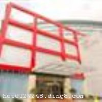 ��ɽC2C��ϲ��ϲ���Ƶ������ڻ�ɽ����Ϫ����λ���°���·68�ţ�����·�ڣ����ڽ���ҵ�ͽ����Ļ����ģ�ǰ����Ϫ�Ͻ֡���ɽ��վ�����μ�ɢ���ģ���ɽ����������վ����5���ӳ��̣���ͨ����ɽ��ʤ�羰�����������������ƻ�ɽ�Ż����Ƶ깲12�㣬ӵ�пͷ�600�䣬��ͬʱ����2000�����ҡ���һ�Ҽ���ס�����顢���С�������һ����������ξƵꡣ �����Ƶ꿪ҵʱ��2008��05��01�գ���¥��12�㣬�ͷ�����679�䣨�ף�����ʩ�����
������ʩ	�в��������������ưɡ�ȫ���Ͳͷ����ṩ���
��������	�����齫������OK����ɣ�ð�Ħ
���ÿ�	ĵ����,���뿨,���ǿ�,����,̫ƽ��,������
������ʩ	�����ҿ�����500�ˡ�
�Ƶ��ر���ʾ
�����Ѱ����Ƶ����ѣ��������Ƶ��������á�˰�ռ����˶���Ҫ��ķ��á�
��ͨ���Ƶ����סʱ��Ϊ14��00�����ʱ��Ϊ����12��00������ǰ��ס���Ƴ���꣬�����������һ�����á�