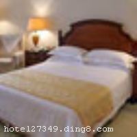 �ػʵ���;��Ԣ�Ƶ�λ���ػʵ�������������ҵ���ģ�λ�ڽ�ï�����ڣ��ڽ�����㳡�������͹�԰���Ƶ�װ�޼�Լʱ�У���ܰ���ʣ��ܱ������ֹ����𶼡�����ȸ��������ģ�����㳡������԰ʹ��������Ұ������ȥ�������ӡ�����ͷ�����µ�һ�ص���ྰ������������ռ����ʩ��ȫ�����������������ʣ��Ǽ�ͥ���������ξ�ס�ĺ�ȥ���� �����Ƶ꿪ҵʱ��2010��3�£�¥��23�㣬�ͷ�����15�䣨�ף�����ʩ�����
�Ƶ��ر���ʾ
�����Ѱ����Ƶ����ѣ��������Ƶ��������á�˰�ռ����˶���Ҫ��ķ��á�
��ͨ���Ƶ����סʱ��Ϊ14��00�����ʱ��Ϊ����12��00������ǰ��ס���Ƴ���꣬�����������һ�����á�