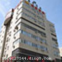 �мҿ�ջ��ʯ��ׯ��ƽ�꣩��һ�������������Ƶ꣬λ��ʯ��ׯ�к�ƽ��·156�ź�ƽ�����ڣ��ش��Ŷ��������ɵ���ƽ·��һ�����ŵ����ˣ�λ�ڽ�������ƽ�����֮�䣬�����˺��ſ���վ���뻪�����Ļ��罻���г�����һ����·�����ںӱ�ʡ����ר�Ƶ���ҽԺ��ʯ��ׯ�д��͵Ĺ���㳡�����̳ǣ�����λ����Խ���Ƶ�ǰ��ʱ�����ۡ����ͷ��ۡ��ͺϴ��á���Դ���õ�����д��¥Ⱥ���н�Լʮ�����ӿɴ����ʯ��ׯ��վԼ3.3����ɳ�21·��31·��4·��26·�����������³����ɣ��򳵽�ʮ���ӳ��̣���ͨ������ �����мҿ�ջ��ʯ��ׯ��ƽ�꣩ӵ�д󴲷��������׼���ȷ��ͣ�������ʩ��ȫ��������ܰ��������Ǣ̸�����жȼ���ʿ������֮�ء� �����Ƶ꿪ҵʱ��2007��5�£�¥��9�㣬�ͷ�����66�䣨�ף��� ����ܰ��ʾ���Ƶ겻�ܽӴ��������ʩ�����
���ÿ�	ĵ����,���뿨,���ǿ�,����,̫ƽ��,������
�Ƶ��ر���ʾ
�����Ѱ����Ƶ����ѣ��������Ƶ��������á�˰�ռ����˶���Ҫ��ķ��á�
��ͨ���Ƶ����סʱ��Ϊ14��00�����ʱ��Ϊ����12��00������ǰ��ס���Ƴ���꣬�����������һ�����á�
