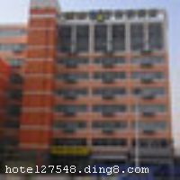 ���365�����Ƶ꣨ʯ��ׯ�����ֵ꣩��ʯ��ׯ����Ƶ꾭Ӫ���޹�˾�������µ������������Ƶꡰ���365��Ʒ�Ƶ����ҵꡣ�Ƶ�λ�ڷ�������ҵ���ġ��������ϴ��28�ţ��ڽ��������������̳ǡ��������á���ͼ����á������㳡�Լ�ʡ����ݡ�ʡ�Ƽ��ݵȣ��Ļ���ΧŨ�񣬽���ʯ��ׯ�е�һ�㳡��������㳡�� �������365�����Ƶ꣨ʯ��ׯ�����ֵ꣩�ͷ�ӵ�С������ġ�������ļ�������ɫ��ǽ����ƣ���ɫ�Ĵ��졢��ɫ�����졢��ɫ�����졢�ƺ�ɫ�Ķ��죬��ͬ���ڴ������Ͳ�ͬ�ĸ��ܡ��Ƶ�ӵ�б�׼��������󴲷����ػݷ��Ȳ�ͬ���͹�����ѡ�񡣿ͷ��ṩ���ֵ��ӡ������������Ƶ�����ʽ�������ĵ�������ʩ��ȫ��ס�޻����ɾ����£��ں��������е�˫��ѡ�� �����Ƶ꿪ҵʱ��2009��12��18�գ��ͷ�����123�䣨�ף�����ʩ�����
������ʩ	�������ṩ������ͼ��С����͵�ͣ���Ʒ�ʺ����ÿ��ˡ�
���ÿ�	ĵ����,���뿨,���ǿ�,����,̫ƽ��
������ʩ	�����ң�Ϊ������100�˵�С�ͻ��飬�䱸���ӡ�ͶӰ����˷硢����Ȼ�����ʩ��
�Ƶ��ر���ʾ
�����Ѱ����Ƶ����ѣ��������Ƶ��������á�˰�ռ����˶���Ҫ��ķ��á�
��ͨ���Ƶ����סʱ��Ϊ14��00�����ʱ��Ϊ����12��00������ǰ��ס���Ƴ���꣬�����������һ�����á�