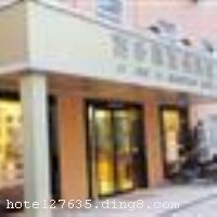 �Ϸʽ��������ݱ��ݣ��Ǻ�·�꣩λ�ڶ�����·���Ǻ�·�Ľ���ڣ��Ա����Ϲ�����������ίԱ�ᣬ�����������������г���б�����ǺϷʳ���ҽԺ���ܱ߸����г��ڶࡣ����ӵ�и���ͷ������а������˼䡢�����׼�䡢�����׼䡢��׼�䣬�Ǳ������񡢳��������ѡ�� �������ݿ�ҵʱ��2009��12��01�գ���¥��4�㣬�ͷ�����82�䣨�ף�����ʩ�����
������ʩ	�޲���
���ÿ�	ĵ����,���뿨,���ǿ�,����,̫ƽ��,������
������ʩ	�޻�����
�Ƶ��ر���ʾ
�����Ѱ����Ƶ����ѣ��������Ƶ��������á�˰�ռ����˶���Ҫ��ķ��á�
��ͨ���Ƶ����סʱ��Ϊ14��00�����ʱ��Ϊ����12��00������ǰ��ס���Ƴ���꣬�����������һ�����á�