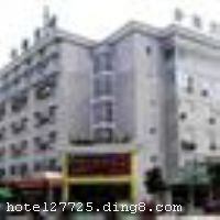 �Ϸʽ��ʱ������ɺϷ��³��ǾƵ�������޹�˾�йܵľ����ͱ��ݣ�λ��ͩ��·��®��·����ڣ��ڽ��и��㳡������ʡ������������Т�๫�����ܱ������ܲ���������������ͨ������ ��������ӵ�и���ͷ������з�����䱸��ѿ����ӿڡ��Ƶ���в�����Ҫ�ṩ�ղˡ�ͬʱ���䱸�����ҿ�����45�����ң��Ǳ����������Ρ����������֮�ء� �������ݿ�ҵʱ��2005��9��28�գ�2010��ֲ�װ�ޣ�¥��6�㣬�ͷ�����74�䣨�ף�����ʩ�����
������ʩ	�в�������Ҫ�ṩ�ղˡ�
���ÿ�	ĵ����,���뿨,���ǿ�,����,̫ƽ��
������ʩ	�����ң�������45�����ҡ�
�Ƶ��ر���ʾ
�����Ѱ����Ƶ����ѣ��������Ƶ��������á�˰�ռ����˶���Ҫ��ķ��á�
��ͨ���Ƶ����סʱ��Ϊ14��00�����ʱ��Ϊ����12��00������ǰ��ס���Ƴ���꣬�����������һ�����á�