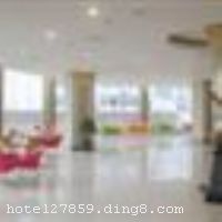 �Ϸʽ�Դ��Ƶ�λ�ںϷ��й��Ҿ��ü�������ܽ��·�Σ��ڽ��Ϸʰ������ĺ͹��ʻ�չ���ģ������Լ����С�ŷ�޷���ֵ�������ʩ��۾Ƶ��ܱߣ�ǰ�������Լ����������ݣ���Ϊ�����;Ƶ�������ͻ����з�������� �����Ƶ����к�����׼�䡢�������˼䣬�����׼䣬���������׼��ȶ��ַ��ͣ������㲻ͬ�ͻ���ס����Ҫ���ڵ���λ�÷������ںϷʰ������ĺ͹��ʻ�չ���ģ�ǰ�������Լ����������ݣ���Ϊ�����;Ƶ�������ͻ����з�������󡣱��Ƶ����ж๦��������������ʺ�������ʿ��Ǣ̸�ᣬ��ף���񣬸������������ʩ��ȫ���������������ӷ��㡣�����Լ����С�ŷ�޷���ֵ�������ʩ��۾Ƶ��ܱߡ� �����Ƶ꿪ҵʱ��2008��12��28�գ���¥��6�㣬�ͷ�����130�䣨�ף�����ʩ�����
������ʩ	����������������400�˾Ͳͣ��Ժ���ţ���ӵ�з���������ɫ����������28�䣬��ͬʱ�нӶ��ϲ����������룻����������桢�ա���������ȵط����ˣ������Ժ��ʳأ���ɫ��ѡ��������ñ��;�����ζ���ȣ�������Ŀ��
��������	�����齫��̨��ɣ�ð�Ħ��SPA
���ÿ�	ĵ����,���뿨,���ǿ�,����,̫ƽ��
������ʩ	�Ƶ�ӵ�ж����ͬ���Ļ����ң����㲻ͬ��������Ҫ��һϵ���Ƚ��������豸��רҵ�Ļ᳡����֤�����Բ���ɹ���
�Ƶ��ر���ʾ
�����Ѱ����Ƶ����ѣ��������Ƶ��������á�˰�ռ����˶���Ҫ��ķ��á�
��ͨ���Ƶ����סʱ��Ϊ14��00�����ʱ��Ϊ����12��00������ǰ��ס���Ƴ���꣬�����������һ�����á�