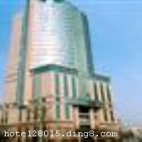 �Ϸʽ𻷴�Ƶ������ڰ���ʡ��Ϸ���һ��·���������Ŷ��࣬����ʡ��·��Ͷ��1.2��Ԫ�˽���һ�Ҵ����ۺ������Ǽ��ִ����Ƶꡣ�Ƶ꽨�����1.1��ƽ���ף�������ʩ��ȫ���Ƶ�ӵ�и���ͷ�������������ѿ�����ڼ�ֱ������ˮ��������ɫ��������ļҾߣ���ʵ���أ������豸�Ϳ���Ʒ������������Ʒ��Ʒ���ϳˡ� �����Ƶ����������17�������Ĺ�����ᣬ3���С�����������¥��ɫ�껪����������160��ͬʱ���ͣ���Ҫ�Ծ�Ӫ�Ϻ����ɲˡ������Ϊ������Ӫ���ˡ����ˡ��ղˣ��������Ƴ��ĺϷ��׼������˸��ǾƵ����ɫ���Ƶ�Ļ�������Ҫ��������¥��������ʩ�Ƚ������л�̩�������327ƽ�ף������ɽ�300�˵Ļ����200����ᣬ�߸���ͬ������С�����ҿɳн�10-50�˵���С�ͻ��飬�����ṩ��ݡ�ϸ�¡��ܵ��Ļ������ �����Ƶ꿪ҵʱ��2003�꣬�½�װ��ʱ��2010��12�£�λ�ڴ���1-13�㣬�ͷ�����150�䣨�ף�����ʩ�����
������ʩ	�Ƶ깲����17�������Ĺ�����ᣬ3���С�����������¥��ɫ�껪����������160��ͬʱ���ͣ���Ҫ�Ծ�Ӫ�Ϻ����ɲˡ������Ϊ������Ӫ���ˡ����ˡ��ղˡ�
��������	�����ҡ������ҡ������ҡ���Ħ��
���ÿ�	Visacard,ĵ����,���뿨,���ǿ�,����,̫ƽ��,���´￨,������
������ʩ	��̩�������327ƽ�ף������ɽ�300�˵Ļ����200����᣻ �߸���ͬ������С�����ң��ɳн�10-50�˵���С�ͻ��顣
�Ƶ��ر���ʾ
�����Ѱ����Ƶ����ѣ��������Ƶ��������á�˰�ռ����˶���Ҫ��ķ��á�
��ͨ���Ƶ����סʱ��Ϊ14��00�����ʱ��Ϊ����12��00������ǰ��ס���Ƴ���꣬�����������һ�����á�