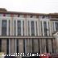 ��ͬ88.��ͥ��Ʒ�Ƶ�λ�ڴ�ͬ���䶨��·���ٳ��ǽ֣�88�ţ��ش���ͬ�����ģ����������Ļ����㣺�����¡������ڣ��������Ļ��Ų��Ƹ�ʯ�߽�15���ӳ��̣�����λ����Խ����ͨ�������Ǵ�ͬ������ɽ��ʡΨһһ�Ҿ�Ʒ�Ƶꡣ88.��ͥ��Ʒ�Ƶ꽨���������ƽ�ף��Ƶ��ڼ̳б����Ļ��ʹ����л��Ļ���ͬʱ������Ƚ��Ĺ���������š����ﴫͳ����������������ҵ������쾫Ʒ�Ƶ꿸��֮����Ϊ�����ṩ�����ܵ��ķ��������������С��Ӵ������롢���С�����Ǣ̸֮����ѡ�� �����Ƶ꿪ҵʱ��2010��09��01�գ���¥��6�㣬�ͷ�����44�䣨�ף��� �����ţ���ζ���� �����ŷ�ζ����λ�ھƵ�1�㣬���Ÿ��ŵ���԰���������������������˵ȵط���ϵ�Լ��ط���ͳ��ɫ���ȴ������Ĳ����ǳ�ʶ����Ȼ�Ķ������Ƕ���ʳ������������顣 �Ŷ�����ʱ�л���� �Ŷ���ʱ�л����λ�ھƵ�1�㣬�������ŵ�ˮ���ơ���̨��ʱ�������Ĵ��������һ���װ�ΰ��衢����������޲�������ϲ����ѡ��ԭ����ţ���⣬�����������ܵ���ʳר�Ҵ������Ĳ��ɱ������ʳ������ �Ŷ��������ι� �Ŷ������ι�λ�ھƵ�2�㣬9�������Ĳͼ������������ܵ������ʹ�ͥԺ�ĸо������㡢��ᡢ�ɲεȶ�����Ʒ�������ܵ��������ݻ���ʳ���ܡ� �ã����� �ã����Ȳ���λ�ھƵ�2�㣬������š������������ṩ���ݻ�������ͣ�����׼����ȫ����ʳ���ף����������޼�������ɫ���ھ�������������������ʱ����˼���������������䡣��ʩ�����
������ʩ	����Ϊ���Ÿ��ŵ���԰�����С����ˮ�б���ʫ�黭�⣬�������������Ｐ��ͬ��ͳ����Ϊ���� �Ŷ������������������60�ˣ� �Ŷ������ιݣ�ӵ��8���ż䡣
��������	�����齫��SPA
���ÿ�	Visacard,ĵ����,���뿨,���ǿ�,����,̫ƽ��,������,��ͨ��,������,JCBcard
������ʩ	С�ͻ����ң���������10-15�ˡ�
�Ƶ��ر���ʾ
�����Ѱ����Ƶ����ѣ��������Ƶ��������á�˰�ռ����˶���Ҫ��ķ��á�
��ͨ���Ƶ����סʱ��Ϊ14��00�����ʱ��Ϊ����12��00������ǰ��ס���Ƴ���꣬�����������һ�����á�