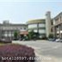 �㽭�ʹڼ��մ�Ƶ����к�������30�����Լ��������������������ң��ɽӴ�20�ˡ�400�˲��Ȳ�ͬ���������������һ���Կ�����1200��ͬʱ�ò͡��Ƶ�����ֳ�����ҹ�ܻᡢ�����������ģ��ṩ���ơ���ԡ��KTV���ȶ������׷��񡣾Ƶ껹����ʩһ����ɣ��ϴԡ���ģ������滺���ĵľ���ȥ���������ľƵ���Χ���������ĵ�ͣ�����İ�������ʩ�����
������ʩ	�в����������������ҡ����ðɡ���ʱ�Ͳͷ���
��������	����OK����ҹ�ܻᡢ�����ҡ�¼���ҡ������ҡ�ƹ�����ҡ�������Ӿ�ء���Ħ�ҡ�ɣ��ԡ�ҡ�������Ӿ�ء���ԡ��SPA��ˮ���˶�
���ÿ�	ĵ����,���뿨,���ǿ�,����
�Ƶ��ر���ʾ
�����Ѱ����Ƶ����ѣ��������Ƶ��������á�˰�ռ����˶���Ҫ��ķ��á�
��ͨ���Ƶ����סʱ��Ϊ14��00�����ʱ��Ϊ����12��00������ǰ��ס���Ƴ���꣬�����������һ�����á�