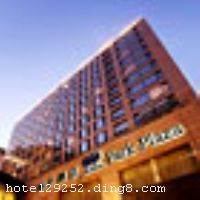 �Ƶ�ſ�
����������ͤ�Ƶ���һ������������ɭ�Ƶ꼯�Ź���������Ƶ꣬λ�������ı�����������ҵ�������ģ�������������ֺ͹ʹ����찲�Ź㳡����ͨʮ�ֱ������ͷ�װ��ʱ�У���ʩ��ȫ�������ִ���Ϣ���Ƶ�Ϊ�����ṩ���Ի�������걸����ʩ�������������ݻ�ݡ��������ĵ�������ʩ��ȫ��3��๦�����ṩ�Ƚ�����Ƶ����Ƶ�豸���ɾٰ�������顢���ֻᡢ�ɶԻ���ᡣ3�������ɫ�Ĳ����;ưɣ��ṩ�����ͷ���ʳ��ʱ�ж����ʵĻ���Ϊ����Ӫ����ص��òͷ�Χ�� �����Ƶ꿪ҵʱ��2005��12��23�գ�¥��15�㣬�ͷ�����216�䣨�ף�����ʩ�����
������ʩ	�Ƶ�ӵ��3�������ɫ�Ĳ����;ưɣ��������Ļ�����Χ������ͶԲ�ͬ���ϵ�Ҫ�� ���ס����ȣ��������ʣ��ṩ����Сʳ�͵��ģ� ����ݣ���Ӧ������ʽ�����Լ��������޷�ζ��������ʽ�������Ⱥ���ѡ������Ʒ�� �����������ṩ���ص����ɹ�����ʳ�����޷�ζ���ȵȸ����ͷ���ʳ��
��������	��Ħ���ġ�����ɳ����������
���ÿ�	Visacard,ĵ����,���뿨,���ǿ�,����,̫ƽ��,���´￨,��ͨ��,������,JCBcard
������ʩ	3��๦�����ṩ�Ƚ�����Ƶ����Ƶ�豸���Ǿ���������顢�罻��˽�˻�����볡���� ��ͤ��110ƽ���ף��糡ʽ������100�ˣ� ɳ����40ƽ���ף��糡ʽ������24�ˣ� ɳ����24ƽ���ף��糡ʽ������18�ˣ�ɳ����͢�ɺϲ�ʹ�á�
�Ƶ��ر���ʾ
�����Ѱ����Ƶ����ѣ��������Ƶ��������á�˰�ռ����˶���Ҫ��ķ��á�
��ͨ���Ƶ����סʱ��Ϊ14��00�����ʱ��Ϊ����12��00������ǰ��ס���Ƴ���꣬�����������һ�����á�