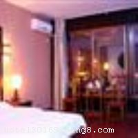 ���������̲���ˬ��ջλ�������ķ����������֣����ư�һ���֣������������ֵĺ�ȥ������ջ�ܱ������곤�ȡ�Ǯ���˼ҡ������š����֡������š������ţ�������������۵ס���ʩ�����
������ʩ	�ư�
�Ƶ��ر���ʾ
�����Ѱ����Ƶ����ѣ��������Ƶ��������á�˰�ռ����˶���Ҫ��ķ��á�
��ͨ���Ƶ����סʱ��Ϊ14��00�����ʱ��Ϊ����12��00������ǰ��ס���Ƴ���꣬�����������һ�����á�