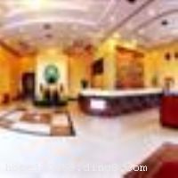 ��ɳ��ʢ��Ƶ������������·��ź�·���㴦������ܽ���������������������մ��г������վԼ15���ӳ��̣�����ȥ�泤ɳ�ƻ����ʻ�������ͨ���������ü�ס�ޡ���������¥������Ϊһ�壬��ʩ��ȫ�������ܵ���Ϊ���ʹ���һ����ܰ���ʵľ�ͣ�ռ䡣 �����Ƶ꿪ҵʱ��2006��05��19�գ��½�װ��ʱ��2010��08��30�գ�ȫ��װ�ޣ���¥��15�㣬��¥��5�㣬�ͷ�����70�䣨�ף��� ����ܰ��ʾ�����˾Ƶ겻�ܽӴ��������ʩ�����
������ʩ	��
���ÿ�	ĵ����,���뿨,���ǿ�,����,̫ƽ��,������
������ʩ	��
�Ƶ��ر���ʾ
�����Ѱ����Ƶ����ѣ��������Ƶ��������á�˰�ռ����˶���Ҫ��ķ��á�
��ͨ���Ƶ����סʱ��Ϊ14��00�����ʱ��Ϊ����12��00������ǰ��ס���Ƴ���꣬�����������һ�����á�
