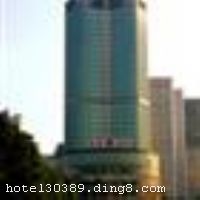 ��ɳ�廪�Ƶ���һ�Ҽ��������ͷ������֡�������һ������Ǽ����������������;Ƶ꣬�۾�ųǳ�ɳ��Ϊ�����Ľ�����ҵҪ�ء���ܽ����·����ӵɽˮ�޳�֮���ϡ� �����Ƶ���ӵ��230����Ʒλ���š��������ʵĸ�ʽ�ͷ���ȫ���������ʽ��������������յ����¶ȵ���ϵͳ�����ǵ��ӡ�С�ưɡ����䡢���ڡ����ʳ�;ֱ�����ͷ�100Mר�߿������������ڱ�������񣻾Ƶ���������ɡ�����������ȡ��廪ʳ�����㼯�桢��������ǭ֮��ζ���������Ƿ���֮��ɫ��30���豸һ����KTV���ᣬ����������Ȥ������Ц��������ɵĸ���ѡ�񣻽�600ƽ���׸����ûʵĶ๦�ܻ�������ͬʱ����350���ˣ��Ƶ����߱�10����С����Ļ�������Ʊ�����ġ���Ʒ�̳����Ŷ��̵���ۺϷ�����ʩ�������ִ�����Ȼ���ϵ�������ɫ��������ܰ�ķ�������������������ʩ�����
������ʩ	�в�������Ӫ��ˡ����ˣ�����������300��ͬʱ�òͣ�����10�����᣻ ���������ṩ����������ͣ�����Ϊ�ײͣ�������120��ͬʱ�òͣ�����5��VIP���ᡣ
���ÿ�	Visacard,ĵ����,���뿨,���ǿ�,����,̫ƽ��,������,���´￨,��ͨ��,������,JCBcard
������ʩ	�潭����������245�ˣ�����ʽ���� ��ɳ����������80�ˣ�����ʽ���� ��������������45�ˣ�����ʽ���� ��������������35�ˣ�����ʽ���� ��������������25�ˣ�����ʽ���� Բ������������30�ˣ�Բ��ʽ���� ���ṩ����ǽ������ͶӰ�ǵ��Ƚ������豸��
�Ƶ��ر���ʾ
�����Ѱ����Ƶ����ѣ��������Ƶ��������á�˰�ռ����˶���Ҫ��ķ��á�
��ͨ���Ƶ����סʱ��Ϊ14��00�����ʱ��Ϊ����12��00������ǰ��ס���Ƴ���꣬�����������һ�����á�