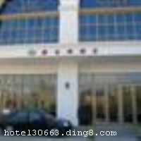 �Ƶ�ſ�
����άҲ�ɾƵ꣨���������캣�ϵ꣩λ�ڱ����˴�����ٹ�·�������찲��ׯ��ֽ��㴦�������ڱ���ͨ�û����г���˴�����ٹ�·�������ŵضΣ�λ����Խ����ͨ��ݡ����౱�����ʻ�����Լ30���ӳ��̣��Ͼ��ú�԰��Բ��԰��Լ10���ӳ��̣���ˮ������Լ20���ӳ��̣�������ɽ��԰������ֲ��԰��������Լ15���ӳ��̣���ͨ������ʮ���꣬����15-30���ӳ��̷�Χ�ڣ����������С����Ρ��ȼٵ�����֮ѡ���Ƶ꼯�ͷ������������顢������һ�壬װ�޼���ŷʽ��񣬸�����ţ���ܰ���ʣ�����������ʡ���ȫ����ʳ�������ľ�Ӫ��ɫ������ҵͬ��Ƶ�����ӱ�����������ñ��������ﳬ��ֵ�� �����Ƶ꿪ҵʱ��2010��10��16�գ���¥��3�㣬��¥5�㣬�ͷ�����115�䣨�ף�����ʩ�����
������ʩ	������������200���ò͵Ķ๦�ܲ������������䡣
���ÿ�	Visacard,ĵ����,���뿨,���ǿ�,����,̫ƽ��,���´￨
������ʩ	�����ң�������200�˵Ķ๦�ܻ����ң��ṩ�Ƚ���ͶӰ�������豸��
�Ƶ��ر���ʾ
�����Ѱ����Ƶ����ѣ��������Ƶ��������á�˰�ռ����˶���Ҫ��ķ��á�
��ͨ���Ƶ����סʱ��Ϊ14��00�����ʱ��Ϊ����12��00������ǰ��ס���Ƴ���꣬�����������һ�����á�