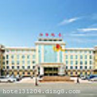 �������꣨�ϲ�����1956����Ӫҵ���������һ��ʡ����ʽƽ�ױ���д������50������һֱ��ʡ�����ٰ���Ҫ���顢���⽻������óǢ̸����Ҫ�Ӵ���������������ʡ����������������֡���ʡ�����йز�����׼����ʽ���ơ�����ʡ����ϵͳ����Ӵ����ġ���1999����2004������6�걻��Ϊ������ʡ���㣨���ǣ��Ǽ����ꡱ�� �Ⱥ����衰�л��������ꡱ����ȫ����ɫ������ҵ����������ʡ������ҵ���ȳƺţ�2006�걻��Ϊ���Ǽ����η��ꡣ �����������λ�õ�����񣬵ش���ҵ���ģ�����������ʿ�����ö��棬��һ��԰���࣬�ڽ���һ�㳡���ϲ���;������վ����ͨ�������ǹ۹����Ρ��������п��˵�����֮ѡ�� ��������ӵ�в�ͬ���͵Ŀͷ�����ȫʡ��Χ�ڣ����пͷ�����Һ�����ԣ�����ṩ������������ӵ��10����ͬ���Ļ��鳡�����¸���Ķ๦������ͬʱ����600�ˡ��������������Ƚ���Զ�̵��ӵ绰����ϵͳ����ý��ͶӰ�ǡ�������ѧ�豸����ʩ���Ǿٰ���๫��������������볡���� �������������Ӫ�Ӳˡ����ˡ����˵�Ʒ�֣���λ������1500��λ��������������󣬿�����350��ͬʱ�Ͳͣ��ʺϾٰ���;���ͻ����òͣ���¥13������������ᣬ�߹���ţ��Ǿٰ�ߵ���������볡�ء� ���������������ֻ�ḻ������ȫ���Ƚ�һ������۳Ǿ��ֲ�������ԡ�����ֵȷ��񣬺��¡���ͳ���Ϊ�������ṩ�����������Ľ��������緽�����ĳ������Ρ� �������꿪ҵʱ��1956��6��18�գ��½�װ��ʱ��2006��1��ȫ������װ�ޣ�¥��6�㣬�ͷ�����305�䣨�ף�����ʩ�����
������ʩ	�в�����������
��������	����OK�������齫�������ҡ�ƹ�����ҡ������ҡ�ɣ�ð�Ħ����ԡ
���ÿ�	Visacard,ĵ����,���뿨,���ǿ�,����,̫ƽ��,������,���´￨,��ͨ��,������,JCBcard
������ʩ	����ӵ��10�������ң�������48-600�˲��ȡ�
�Ƶ��ر���ʾ
�����Ѱ����Ƶ����ѣ��������Ƶ��������á�˰�ռ����˶���Ҫ��ķ��á�
��ͨ���Ƶ����סʱ��Ϊ14��00�����ʱ��Ϊ����12��00������ǰ��ס���Ƴ���꣬�����������һ�����á�