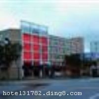 �Ƶ����й����ȵ��е��Ƶ�Ʒ�ơ����ǳ̾Ƶ��Ա��Χ�ơ�������񡢸���ռ䡱 ��������ŵ���������조�������ſռ䡢���ʴ�Ʒ��ԡ���걸��ʩ����i-hotel�����Ƶꡱ����Ʒ��������Ϊ�в�����Ƶ�λ����̨���ü������������أ�ס�ͳ��Ű��·ǳ�������ͬʱ���Ƶ긽��ӵ����������Ϊ������������Ȧ��Ϊ�Ͳ͡������ṩ�˺�ȥ������Ͼʱ�̣����ٿ�����ѡǰ�����߷������ģ��ӾƵ�ɢ��10����Ӿ��ִܵ��������ĺ����ȼ���������ɳ̲�����������졢��ˮ��ɳ̲��ӳ��Ȥ������֮�У����̾ͽ������뷳�������Ժ� �����Ƶ�Ƹ��������ʦ����װ����ƣ��󵨲��ú졢��Ԫ�أ�Ӫ��ʱ�м�Լ��񡣿ͷ�������ܰ�����������һ�����ڷ�Χ����ʩ�����
������ʩ	�в�������ʱ�Ͳͷ���
���ÿ�	ĵ����,���뿨,���ǿ�,����,̫ƽ��
�Ƶ��ر���ʾ
�����Ѱ����Ƶ����ѣ��������Ƶ��������á�˰�ռ����˶���Ҫ��ķ��á�
��ͨ���Ƶ����סʱ��Ϊ14��00�����ʱ��Ϊ����12��00������ǰ��ס���Ƴ���꣬�����������һ�����á�