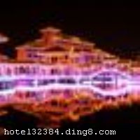 �������Ļ������ɽ�����ļ�����2004��3��Ͷ���˽�����2006��5��Ͷ��ʹ�õ����ζȼٻ����;Ƶꡣ����������������غ����γ��С����������ڽ�������վ�ͳ�;����վ��ȥ��������ˮԡ�����������ʻ���ʮ�ֱ����� ���������ɽ��ˮ���羰���ˣ������ڶദ��Ȼ������Ȼɢ�������Ͻ���ζʮ����������ȣ���ˮ�峺����񣬺��ڽ����Ⱥ���Ƶ��ܽ��������20����ƽ���ף����пͷ�600��䣬�������������׷����������˼䡢��׼��ȣ����з������ö����Ŀ������ӿڣ�����յ���24Сʱ��ˮ���������ߵ��ӣ��Զ�����ˮ���ȡ���������360��ȫ�۾����֣�������������Ұ���������⣬������20���װ�޸��ű��µĺ������������װ�޾��ű��£����Ķ��ߡ�������50��100��200��1000�������ȵ��߸�������ȫ�Ķ�ý�������������͸��ֻ������󡣸���Ŀǰ�����Ƶ�������������������Ļ��ã���ͬʱ����1200��λ���˾��д���������顣 �������ڣ�������Ĵ���ġ�������һ�޶��ľ������ۡ���ϲ����Ҳ����ӭ���ķ����͡�ϲ����λ�ڻ��Ļ�����ǰ�����ɡ��������ˡ�����������Բ������������Ե��������ȸ������������Ϊý���ȱ��¾��۴���ɢ����ԧ����ߣ����ϼ��ж��߷�ζ�ġ�ȵ�š������������ȣ����ڳ��ν���ζŨ������񴬼��ִ���ϢŨ��ĺ�����ͧ��������Լ������ж��صĹ�͢�ƣ��������������˸���޺�ƣ�����еĿ����ƣ������ϵ���Ը�ƣ������������е�ҹ�仪�����ۣ����ϵĹŵ仨�Ρ�������ŷʽ�����Ǿٰ��������������������Ρ�ϲ�����ɳнӻ�ɴ���㡢���������估��������������۰��컹��ҹ������������Ͳ�ͬ�ľ�ϲ�� �������Ļ���������������غ����γ��С�����������ͨ������������͡��������ز���1���ӣ���������ˮԡ������3���������վ�ͳ�;����վ����1����������ʻ�����30���ӵĳ��̣���̨����45���ӵĳ��̡� ��ݿ�ҵʱ��2010��05��01�գ���¥��7�㣬�ͷ�����100�䣨�ף�����ʩ�����
������ʩ	�в��������ð�
��������	�����齫������OK����ɣ�ð�Ħ��SPA����������������Ӿ�ء���ԡ����ͯ��԰��ҹ�ܻᡢƹ�����ҡ���������
���ÿ�	Visacard,ĵ����,���뿨,���ǿ�,����,̫ƽ��,������
�Ƶ��ر���ʾ
�����Ѱ����Ƶ����ѣ��������Ƶ��������á�˰�ռ����˶���Ҫ��ķ��á�
��ͨ���Ƶ����סʱ��Ϊ14��00�����ʱ��Ϊ����12��00������ǰ��ס���Ƴ���꣬�����������һ�����á�