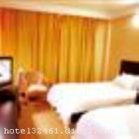 �Ͳ�������Ƶ���һ���������η��꣬���ټ�����١�������վԼ10���ӳ��̡�����λ����Խ����ͨ�������Ƶ��ܽ������Ϊ12000ƽ���ס��Ǽ�ס�ޡ�������������һ����ۺ��Դ��;Ƶꡣ �����Ƶ�ӵ�пͷ�67�ף�װ�޿�������ܰ���ʣ���ʩ�豸��ȫ�������Ǽ���׼���ã���������յ������ߵ��ӡ��̸���������ϵͳ����ȫ���ϵͳ��24Сʱ��ˮ��Ӧ�����ʹ���ֱ���绰�ȡ������Ƚ������������� �����Ƶ�ӵ�п�����200���˵Ķ๦������100���˵Ļ����ҡ��������䱸���ܻ��ۺϲ���,�Ƚ��Ĵ���ϵͳ����Ƶ�豸����ý��ͶӰ�豸����ʩ���Ƶ����λ��2F��װ�κ������ɣ����п�����150�˾Ͳ͵��������������к�������8������������ʿ����ľ�֮ͣѡ�� �����Ƶ꿪ҵʱ��2008��8��1�գ��½�װ��ʱ��2010��6��1�ա���΢Ц���񣬱������ϣ��������ϵ꣡����������Ƶ����ҵ�Ļ����Ƶ�ȫ��Ա�������С��������ϣ��������ϡ�����������Ĺ��٣���ʩ�����
������ʩ	2F�������в�����������װ�κ������ɣ�ӵ�п�����150�˾Ͳ͵��������������к�������8���� 201���䣺ӵ�й�24λͬʱ�Ͳ͵Ĵ��������������볡�أ� �����������ðɡ���ʱ�Ͳͷ���
��������	ɣ�ð�Ħ��������Ӿ�ء������齫�����ҡ���Ħ�ҡ���ԡ
���ÿ�	ĵ����,���뿨,���ǿ�,����,̫ƽ��
������ʩ	3F�๦������������150�˵ľͲ�����200�˵Ļ��������ṩͶӰ�����졢��̨�ȣ�	 4F�๦������������100�˻��飻 6F�๦������������60�˻��顣
�Ƶ��ر���ʾ
�����Ѱ����Ƶ����ѣ��������Ƶ��������á�˰�ռ����˶���Ҫ��ķ��á�
��ͨ���Ƶ����סʱ��Ϊ14��00�����ʱ��Ϊ����12��00������ǰ��ס���Ƴ���꣬�����������һ�����á�
