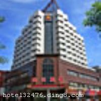 �ǳ̽�ɽ�������й����ȵ��е��Ƶ�Ʒ�ơ����ǳ̾Ƶ��Ա��Χ�ơ�������񡢸���ռ䡱 ��������ŵ���������조�������ſռ䡢���ʴ�Ʒ��ԡ���걸��ʩ����i-hotel�����Ƶꡱ����Ʒ��������Ϊ�в�������ʿ�ṩ���ʵľƵ�ס�޷��� �����ǳ̽�ɽ���������������������β����ǲ������Ǽ����ݡ����ݵش������з�����ҵ�����ġ�̫ԭ�֣�����������վ������λ����Խ����ͨ��Ϊ������������Χ���͹���������������������ҵ���á������硢���Ƶ���������Ӫ��˾�����������������ء���ʢ��֪���̳����ǳ��й�����������֮�ء� �����ǳ̽�ɽ�������׷������ַ������񷿡���׼�����ؼ۷��ȶ��ַ��ͣ������������۸��������������˶��������������пͷ����п������������縲�ǣ�Ϊ����칫���������ִ����������� ���ݴ����������200��ͬʱ�Ͳͣ�������������26�˾Ͳͣ���Ʒ���������ɵȲ�ϵ�����ڷ�ζ�� �������ݻ��п�����30-100�˲�ͬ���Ļ����Ҽ���ɡ��������ġ���ѡ�̳������׷�����ʩ�� �ǳ̽�ɽ����ȫ��Ա���������ʵķ���ӭ���Ĺ��٣� �����Ƶ꿪ҵʱ��1991��3�£��½�װ��ʱ��2009��2�£�¥��12�㣬�ͷ�����104�䣨�ף�����ʩ�����
���ÿ�	ĵ����,���뿨,���ǿ�,����,̫ƽ��
������ʩ	С�����ң�������40�ˣ� ������ң�������100�ˣ��������죬ͶӰ��
�Ƶ��ر���ʾ
�����Ѱ����Ƶ����ѣ��������Ƶ��������á�˰�ռ����˶���Ҫ��ķ��á�
��ͨ���Ƶ����סʱ��Ϊ14��00�����ʱ��Ϊ����12��00������ǰ��ס���Ƴ���꣬�����������һ�����á�