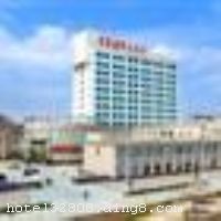 �����Ừ���ʴ�Ƶ������ڹ���ԺΨһ��׼�Ĺ��Ҽ��е��羰��ʤ��������������һ�����Ǽ�����������Ƶ꣬�ش������Ļƽ�ضΣ����������۹�Ρ� �Ƶ��������ʺ����Ŀͷ���156�䣬��װ�����ţ��豸��ȫ������¥���רΪ�߼�������ʿ���裬���������Ƶ깲�з�����Ĳ�����С����24����������װ�κ������������ţ��Ծ�Ӫ�������غ���Ϊ��������28��������졢�����Ļ���Ϣ��KTV���ᡣ�ִ�����ɣ���豸�ͼ�����տ���������İ�Ħ��ʦ�����ܽ����������ƣ����������������� �����Ừ���ʴ�Ƶ������������Σ����У��ȼٵ�����֮�ء���ʩ�����
������ʩ	�в�����ԭ֭ԭζ�ĺ���Ϊ���� �ж�����ɫ����ɫ���� �������ṩ���ȵȸ�ɫ���ϼ������ײ�
��������	 ����OK���������ҡ�ƹ�����ҡ���Ħ�ҡ�ɣ�á�ԡ��
���ÿ�	ĵ����,���뿨,���ǿ�,����,̫ƽ��,������
������ʩ	�Ừ�� ������200�� ����� ������60�� ����԰ ������60�� ������ ������60�� ��������� ������20��
�Ƶ��ر���ʾ
�����Ѱ����Ƶ����ѣ��������Ƶ��������á�˰�ռ����˶���Ҫ��ķ��á�
��ͨ���Ƶ����סʱ��Ϊ14��00�����ʱ��Ϊ����12��00������ǰ��ס���Ƴ���꣬�����������һ�����á�