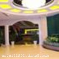 �������ư��ظ���Ƶ궨λ��ʱ�и��Ե����ʽ�����������³����������ɹ��������Ƶ����ʦ���죬ʹ�ð��ظ���Ƶ��ľ��������Ƶ��ÿ���ռ�ÿ�׷��䶼���������ĸ��ԣ�һ�ٸ����䣬��һ������ɫ��������ԭʼ���ִ�����ʽ��ŷʽ��ʱ�еȶ��ַ�����Ǵ����˿͵Ĳ������Ӿ��ĳ��������Ҫ����������𺳡���ʩ�����
���ÿ�	ĵ����,���뿨,���ǿ�,����,̫ƽ��,������
�Ƶ��ر���ʾ
�����Ѱ����Ƶ����ѣ��������Ƶ��������á�˰�ռ����˶���Ҫ��ķ��á�
��ͨ���Ƶ����סʱ��Ϊ14��00�����ʱ��Ϊ����12��00������ǰ��ס���Ƴ���꣬�����������һ�����á�