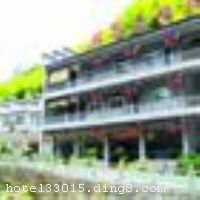 �㱱��Ͽ��ʯ��ȼٴ������ڷ羰�����Ĵ���ʮ���徰����ӵ�и���ͷ���װ�ޱ��¡���ȫ��ʩ�������д�С�����Һ���ɫ���������п���ok�����Ƶ�������ʩ��������ȼٵ����볡������ʩ�����
������ʩ	�в������տ���ȫ���Ͳͷ���
��������	 ������
���ÿ�	ĵ����,���뿨,���ǿ�,����,̫ƽ��
�Ƶ��ر���ʾ
�����Ѱ����Ƶ����ѣ��������Ƶ��������á�˰�ռ����˶���Ҫ��ķ��á�
��ͨ���Ƶ����סʱ��Ϊ14��00�����ʱ��Ϊ����12��00������ǰ��ס���Ƴ���꣬�����������һ�����á�