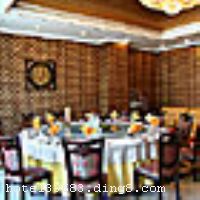 ������ΰҵ����Ƶ���һ�Ҽ��ͷ����������๦�ܻ������ġ�ҹ�ܻ�Ϊһ�������Ƶꡣ�����������ҵ���������֡�ʥ�������ǽ��ã���ͨʮ�ֱ������Ƶ�ӵ�и���ͷ��������б�·����ϵͳ����ͨ�����ӿڼ��յ�ϵͳ�����ж๦�ܻ������Ĺ�����ѡ�񣬿ɳа�20��-150�˵ĸ�����顣�Ƶ�Ʊ�����Ρ��������ĵ��ۺϷ�����ʩ��Ϊ�����ṩרҵ�ķ��񡣾Ƶ����͹��ڸ�����ʳ����Ƹ�����ʦ������ˡ�³�ˡ����ˡ���������ͬʱ����600λ���������KTV����Ϊ�����ṩ���������ͬʱ���ÿ�����ζ�����ռ䡣 �����Ƶ꿪ҵʱ��1999��10��28�գ��½�װ��ʱ��2007��6�£�¥��15�㣬�ͷ�����120�䣨�ף�����ʩ�����
������ʩ	���������Ӫ��ˡ����ˡ�³�ˣ� ����������ṩ���ˡ�
��������	�����齫��ɣ�ð�Ħ
���ÿ�	Visacard,ĵ����,���뿨,���ǿ�,����,̫ƽ��,���´￨,��ͨ��,������,JCBcard
������ʩ	������ң����300ƽ���ף���Ժʽ������200�ˣ� С�����ң����90ƽ���ף���Ժʽ������40�ˡ�
�Ƶ��ر���ʾ
�����Ѱ����Ƶ����ѣ��������Ƶ��������á�˰�ռ����˶���Ҫ��ķ��á�
��ͨ���Ƶ����סʱ��Ϊ14��00�����ʱ��Ϊ����12��00������ǰ��ס���Ƴ���꣬�����������һ�����á�