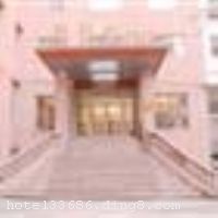 �����������ñ�����һ�Ұ��Ǽ���׼����������;Ƶꣻ�ڽ����㳡������������ȥ���������á����ʻ������ģ����վ��3.9�����ͨ������ ����λ��ʮ����Խ�� ��������ӵ�б�׼�䡢�׷��������󴲷��Լ������׷��ȶ��ַ��͹�67�䣬�����ṩ��ѹ������������ʴ�Ʒ�ȣ��������п�����40-200�˲��ȵĶ�������ҡ��в��������ͣ�����ȣ����ṩ���ѡ����εȶ������ķ�����������ʿ��������֮ѡ�� �������ݿ�ҵʱ��2010��1��1�գ�¥��5�㣬�ͷ�����67�䣨�ף�����ʩ�����
������ʩ	�в���
��������	Array
���ÿ�	ĵ����,���뿨,���ǿ�,����,̫ƽ��,������
������ʩ	���������������ҿɽӴ�100-200�ˣ�һ��С�����ҿɽӴ�40-50�ˡ�
�Ƶ��ر���ʾ
�����Ѱ����Ƶ����ѣ��������Ƶ��������á�˰�ռ����˶���Ҫ��ķ��á�
��ͨ���Ƶ����סʱ��Ϊ14��00�����ʱ��Ϊ����12��00������ǰ��ס���Ƴ���꣬�����������һ�����á�