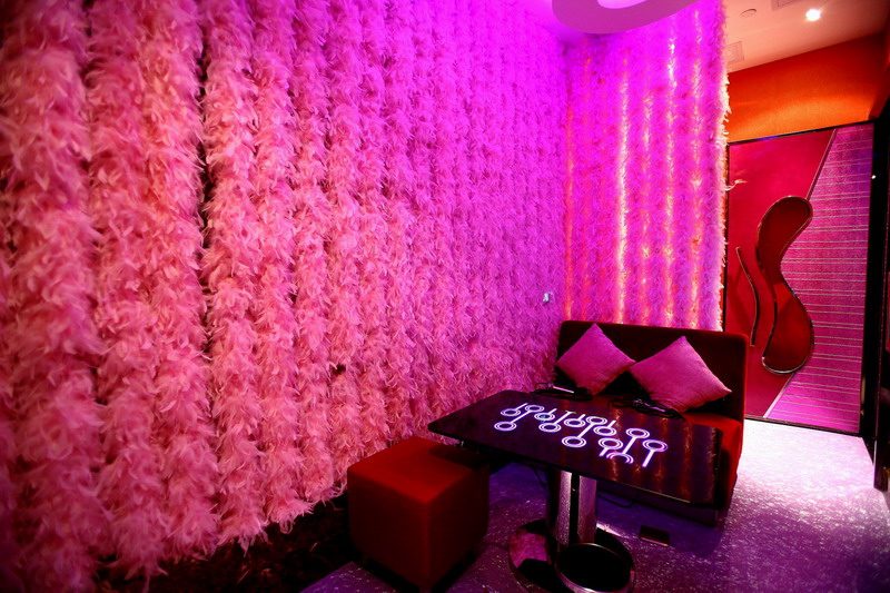 ����һ�������壨11��00-18��00��/Сʱ����һ������11��00-18��00֮�䣬ÿСʱ25Ԫ