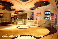 ����ktv�绰:020-37349001����KTVԤ���绰,ͨ����������Ԥ������KTV,ʱ�������ײͣ�������᷿�ӿ�����8.5���Żݡ�����������18:00�𿪷�������2.5��2.5����������18:00�𿪷�����3��2��ȫ������ͳһ����5Ԫ/�俪����<br>
����KTV���ü�����KTVʥ��,����KTVӵ�й���ƽ���������ȵ�,����KTV�г���88��ǰ������K��,�ߴ����⻷����ʳ��Ӫ��ʳ��,����,����KTV���,����KTVΪȫ�ǳ�Ʒ��õ�������KTV,���ټ�װ��ʱ�е�����K�������㼴����������������,�����ֳ���ʳ�ξ�ѡ��,����KTV���㳩����ʳk���¸��ܡ��������������绰��Ԥ������KTV,��������85���Ż�(����7����,��Ӫҵ�����������ͳ���)��<br>
�������ṩ���ѻ���ktv�����绰�����ݻ���ktv�۸��ѯ,���ݻ���ktv������Ϣ��ѯ,����ktv��ַ��Ϣ��ѯ�����ṩ��ѹ��ݻ���ktv��Ԥ���������а�������ktv�Ż��ۿ۷���,��ӭ���ͨ��������Ԥ������ktv,�������ۿ��Ż�,����������һ�¶����������ʷ���ɣ�<br>
<p>����KTV,��ʳ�޹�����ʱ�У�</p>
<p>����KTVλ�ڹ�����������ҵ��,����ʮ��������֮һ��������ѹ㳡4¥,ռ��������ƽ�������,�����ѹ㳡��Ψһһ�Ҽ�����������һ����KTV������</p>
<p>����KTV�ġ��޹��������͡����������˴�ͳ�����͵���ʳ����,����350������������ʳ,��ʳ���ǲ�������ϸƷ��ͳ�л���ʳ�ľ���,�����������������������ʽ���Ⱦ���;����KTV������ʳ�������·ḻ,88�������K�����Ƕ��ش��⡢���ʱ��,���߳������һ���������,ÿһ�䶼����ͯ�����漣���ɫ��,ȫ�´����KTV��ʳ���ֽ����һ����������,�����˳���ʱ���¾ݵ�,�����������������������Ӿ����̼�ζ�٣�</p>
���ڻ���KTV�ġ��޹��������͡������������ȫ��,�Ƴ����ÿλֻҪ<b><font color=��#ff0000��>43Ԫ��</font></b>,������<b><font color=��#ff0000��>��ѳ�K��Сʱ</font></b>��ȫ��K-BUFFET�Ż�����,��������ھ����Ժ�����һ���������ܡ�<br>
ԤԼ�ű���10����,��ʱȡ���Ҳ�����֪ͨ���Դ���ˮ����100%����ѡ���������ǰ���õ绰��λ(7���ھ�����)��ÿλ��������2Ԫ����ѡ������ҹ涨�ر�ڼ������ֳ�����Ϊ׼���������Ѳ���1Сʱ��1Сʱ����,����1Сʱ�Է��Ӽ��㡣����˾Ϊ�ṩ������������,�Ͻ��ڰ�������ʳ������Υ��ҩƷ������˾л��֧Ʊ�������ѡ�����˾�������ս���Ȩ��<br>
�Լݳ���ʿ�뽫��ͣ�����Ѹ�����ͣ�����˷�B����<br>
���ѹ�һ��,ͣ�����,����һ��ÿСʱ10Ԫ.

<br>
1.�������Ͱ���ʱ�������͵�8���շ�.<br>
2.����˾Ϊ�������յĹ˿��������յ���һ������ѡ���䱸רҵ¼���ҵĹ���������ʹ��¼���豸һСʱ������¼������һ��.(������ǰ12СʱԤԼ��������֤Ϊ׼��������8�����Ϸ���)<br>
3.ÿλ�˿�����2Ԫ�ͽ��ѡ�<br>
4.С�������·�����3Ԫ�����ѣ��з������Ϸ�����5Ԫ�����ѡ�<br>
5.��������������1Сʱ��<br>
