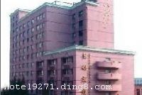 Ϻ(Changhang Hotel)Ϻҽѧģһ;Ƶ꣬λϺҽҩѧ·518ţشߵסլһҵĺϺͨγС Ϻ۸ɣڲ豸ʮֺͷӱ׼׷200䡣䲼ܰţŵɫΪɫܰĸоͷڵԡ࣬ʵĽߣԻÿܳ׵ķɺϢķڣ䱸ŹһͨѶ豸ǵӣһӦȫ Ϻӵи1200ƽףп 500˵ĺжĶ๦ܻйҵȷ<> 
ҵʱ䣺1998 
 ҵ һ 
   
Ƶַ·518 
ͨѯ 7.5 һ 2.5 Ϻվ10  10.5 ֶ 51 
ʩʩOK 
ʩķ ð  ѱֽ  ͣ ⳵ רְԱ ϴ· ŷ ѷ 
в   ð ʱͲͷ 
ֿ֧ڷ ´Master ʿVISA ͨAMEX Diners Club JCB 
ָͨϾ 7.5 һ 2.5 Ϻվ10  10.5 ֶ 51