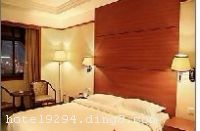 ��ͨ�·�����ʵ���ۺ���л�ͨ��ϵͳ�������ι�˾Ͷ�ʿعɣ�λ�ڱ����г�����������������·1�ţ�����������ʹ����/ũҵչ���ݣ����붫��ʮ������վ����15���ӣ��౱����������������2���ӣ�����λ����Խ����ͨ���㡣 ����ӵ�и���ͷ�103�ף���ɫ���ӡ��յ��豸�����ǽ���ϵͳ�ͱ�·����ϵͳһӦ��ȫ��������ȫ�������豸�����껹�����������ġ�����������Ʊ̨�ȷ�����ʩ���ṩ����ȫ��ķ���<����> 
��ҵʱ�䣺1995 
�� ҵ ������չ���ĵ��� 
�� �� ���������� 
�Ƶ��ַ�����山·1�� 
��ͨ��ѯ�����������ģ����̣���1���Ӿ��뱱�����������������̣���2���Ӿ��뱱����վ�����̣���20���Ӿ����׶����������̣���30���� 
������ʩ����������ʩ 
������ʩ������ �շ�ͣ���� 
���������в��� ������ 
֧�ֿ�����ڷ��������� ���´Master�� ��ʿ��VISA�� ��ͨ��AMEX�� ������Diners Club�� JCB�� 
��ָͨ�Ͼ��������ģ����̣���1���Ӿ��뱱�����������������̣���2���Ӿ��뱱����վ�����̣���20���Ӿ����׶����������̣���30���� 
