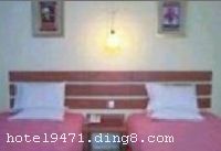 �Ϻ���ҿ�ݾƵ꣨���ر�·�꣩λ���Ϻ��Ĵ���ҵ��֮һ��բ����ҵ�������������Ϻ���վ���Ϻ����ڻ��ߣ���ͨʮ�ֱ�ݡ��Ƶ�ͷ���ʩ��ȫ���ʣ�����ӵ��300����λ���ṩ��ʽ��ʳ���ǻ��鼰���������齵ġ������԰����ͬʱҲ�ǿ��˽������ա���������ͼ�ͥ�۲͵����볡���� �Ϻ���ҿ�ݾƵ꣨���ر�·�꣩ӵ�в�����ܰ�ı귿�����˷����׷��ȸ��෿��123�䣬�ṩ24Сʱ��ˮ��ԡ���յ������ӡ��绰�����...<�鿴ȫ��> �Ϻ���ҿ�ݾƵ꣨���ر�·�꣩λ���Ϻ��Ĵ���ҵ��֮һ��բ����ҵ�������������Ϻ���վ���Ϻ����ڻ��ߣ���ͨʮ�ֱ�ݡ��Ƶ�ͷ���ʩ��ȫ���ʣ�����ӵ��300����λ���ṩ��ʽ��ʳ���ǻ��鼰���������齵ġ������԰����ͬʱҲ�ǿ��˽������ա���������ͼ�ͥ�۲͵����볡���� �Ϻ���ҿ�ݾƵ꣨���ر�·�꣩ӵ�в�����ܰ�ı귿�����˷����׷��ȸ��෿��123�䣬�ṩ24Сʱ��ˮ��ԡ���յ������ӡ��绰����ѿ��������б�׼��ϯ��˼���߼����׼Ҿߡ� �Ϻ���ҿ�ݾƵ꣨���ر�·�꣩������ҾƵ���������ɫ--����ͳһ�ԣ�ͳһ������ʩ��ͳһ����ͳһӲ����ʩ���Ƶ�������������ƣ�����Լ�����£���ʩ��ȫ���ʣ�չ�ֵ���һ���ɾ������á���ܰ��ס�޻�����<����> 
��ҵʱ�䣺2004 
�� ҵ �����Ϻ���վ���� 
�� �� ����բ���� 
�Ƶ��ַ����Ӫ·518�� 
��ͨ��ѯ������������ �������5 ��������̵� �������2 �����Ϻ���վ�������3 ������� �������20 
������ʩ����������ʩ 
������ʩ�������ķ��� ������ ���ͣ���� ǰ̨���չ� ���ѷ��� 
���������в��� 
֧�ֿ�����ڷ��������� ���´Master�� ��ʿ��VISA�� 
��ָͨ�Ͼ��������� �������5 ��������̵� �������2 �����Ϻ���վ�������3 ������� �������20 
