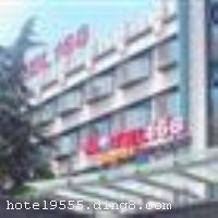 Ī̩168���Ͼ����·�꣩2007��7��28�տ�ҵ���Ƶ������ڹ⻪�Ŵ��·����·����ڶ��࣬���Ͼ������۹������������ڣ��ڽ����ʹ�����������԰���������·��ҵ�֣����뻦�����ٹ�·���ڽ�ʮ���ӳ��̣�����λ�õ��������ǰ����������·���������н�ͨʮ�ֱ����� ����Ī̩168���Ͼ����·�꣩ӵ�пͷ�160�䣬����װ�޷���ִ�����ʩ�䱸�������ƣ����䱸������������ѿ��������ߵ��ӡ���������ڳ�;�绰����������յ���ʱ�����е��ȴ�����ʽ˫��ˮ��ԡ��ʩ��������ŵ�����С��Ϊ���ṩ����������ͣ���ܰ���ʵ�ס�޻����������ܵ��ķ��������������е��������֮���� �����Ƶ�2007�꿪ҵ��A����6�㣬B����3�㣬�ͷ�����160�䣨�ף��� ����ܰ��ʾ���Ƶ�B���޵��ݡ��Ƶ������ڴ��·����·����ڶ��࣬�ڽ�����������������԰��ǰ�����ʹ����½ֿڣ�λ�ý�ͨ������ - �������1������ɽ��վ5.6��� - �����Ͼ���վԼ9.2��� - �����Ͼ�����վ������վ��11.2��� - �����Ͼ�»�ڹ��ʻ���Լ39.5���