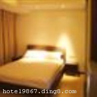 �Ͼ����в���Ƶ깫Ԣ���ǿ����ʵ꣩��һ���������½ֿ�CBD��Ȧ�ڵľƵ�ʽ��Ԣ����Ԣ������ں���·�����࿿����ɽ��·���ڽ��½ֿڵ���վ���ܱ��ж�������·�߾��������桢���½�ͨ�������ܱ����׳��죬���񻷾����ⲿ����������Խ���ͷ�������ʩ������ȫ��ӵ����ܰ�󴲷�������󴲷��ȣ���Լ���ࡣ�����Ƶ꿪ҵʱ��2009��8��1�գ�2009��10�¾ֲ�װ�ޣ��ͷ��ֲ��ڴ���6-33�㣬�ͷ�����70�䣨�ף���
�������� ��������SPA������OK��ɣ�ð�Ħ�������齫����Ƶ�ͬ�ڳǿ����ʴ����ڣ� 

���ÿ� ĵ����,���뿨,���ǿ�,����,̫ƽ��,������ 
